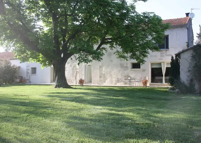 Le Petit Mas En Provence Avec Piscine