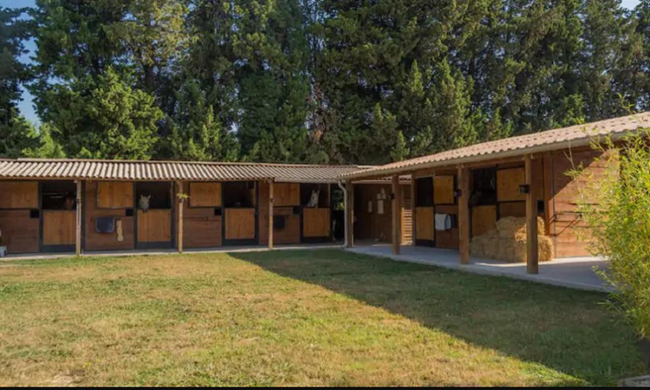 Le Petit Mas En Provence Avec Piscine Holiday home *