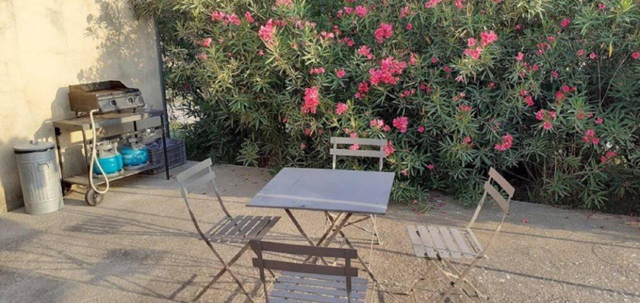 Le Petit Mas En Provence Avec Piscine Holiday home